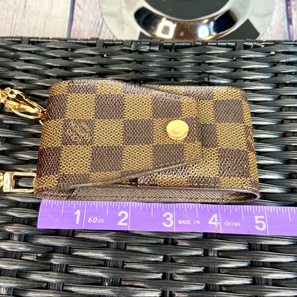 Louis Vuitton key fob holder pouch keychain in Damier Ebene with bag charm - Picture 12 of 16
